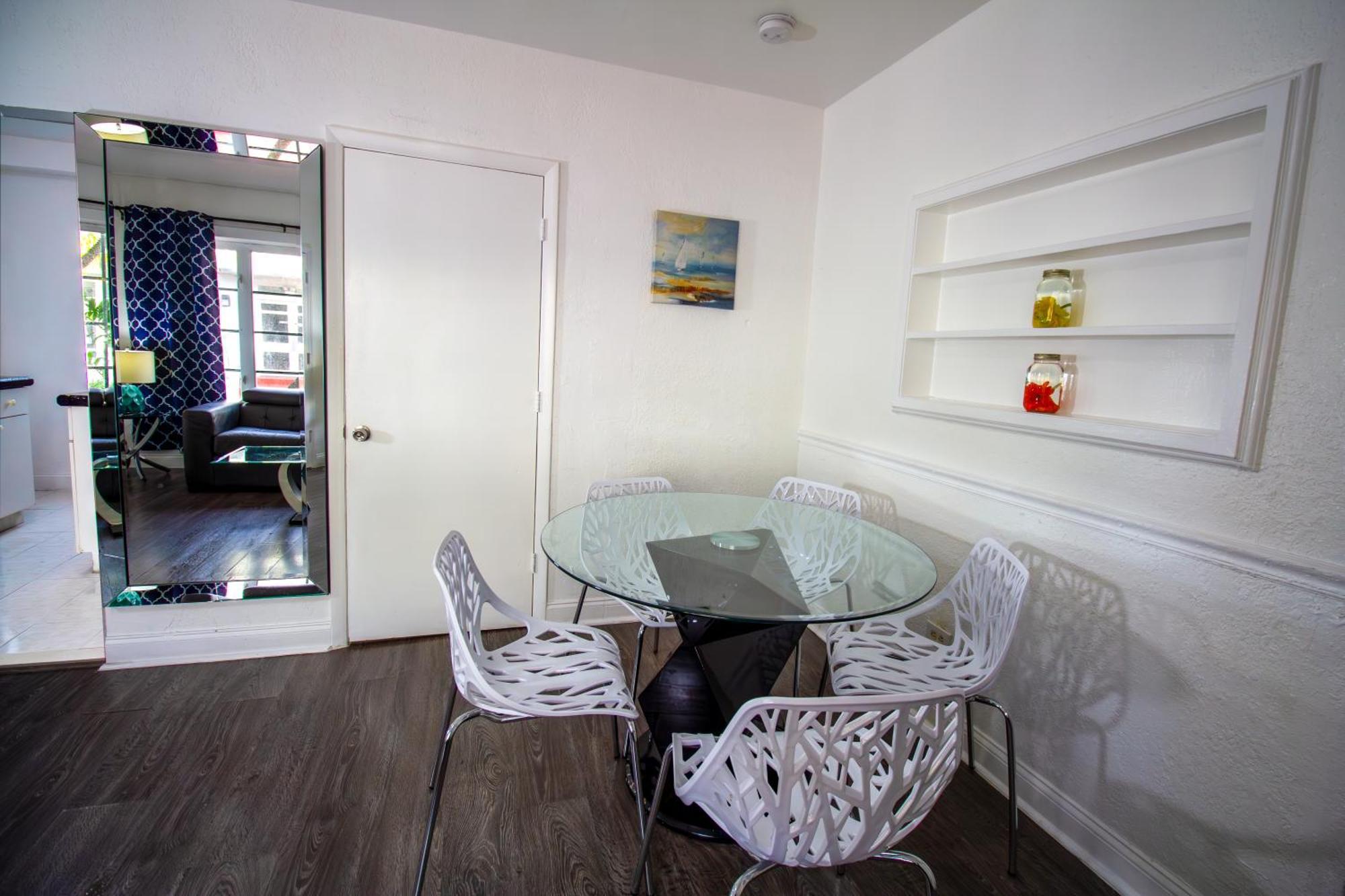 Courtyard Apartments Part Of The Oasis Casita Collection Miami Beach Exterior photo
