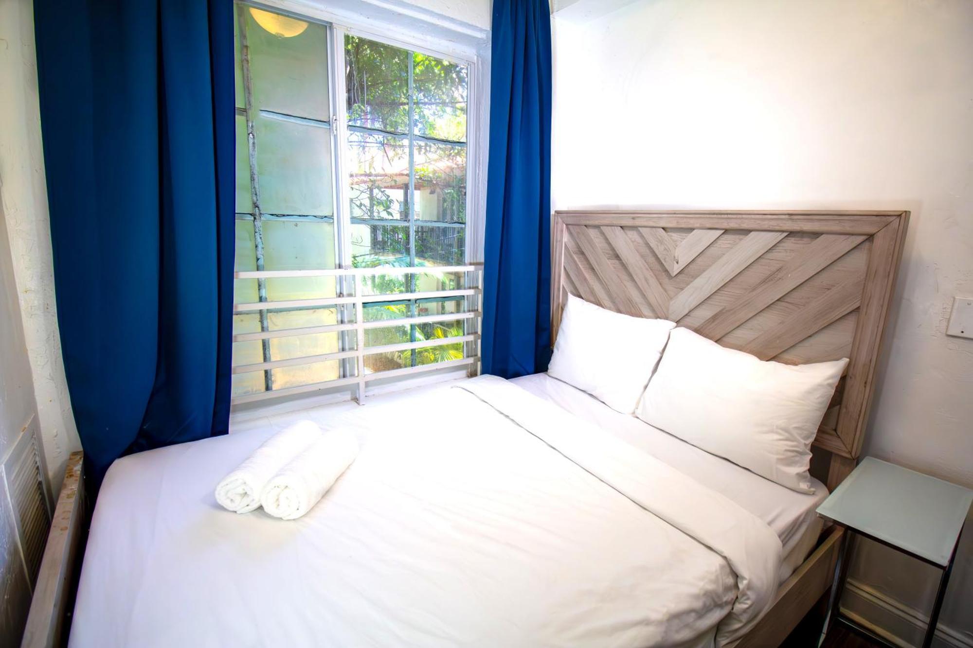 Courtyard Apartments Part Of The Oasis Casita Collection Miami Beach Exterior photo