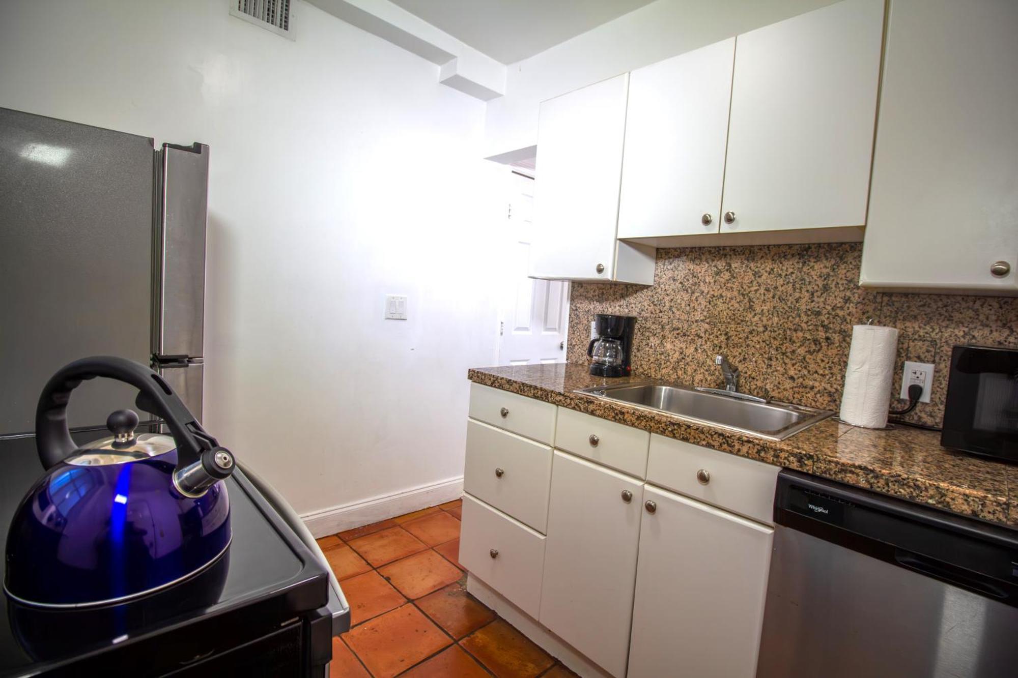 Courtyard Apartments Part Of The Oasis Casita Collection Miami Beach Exterior photo