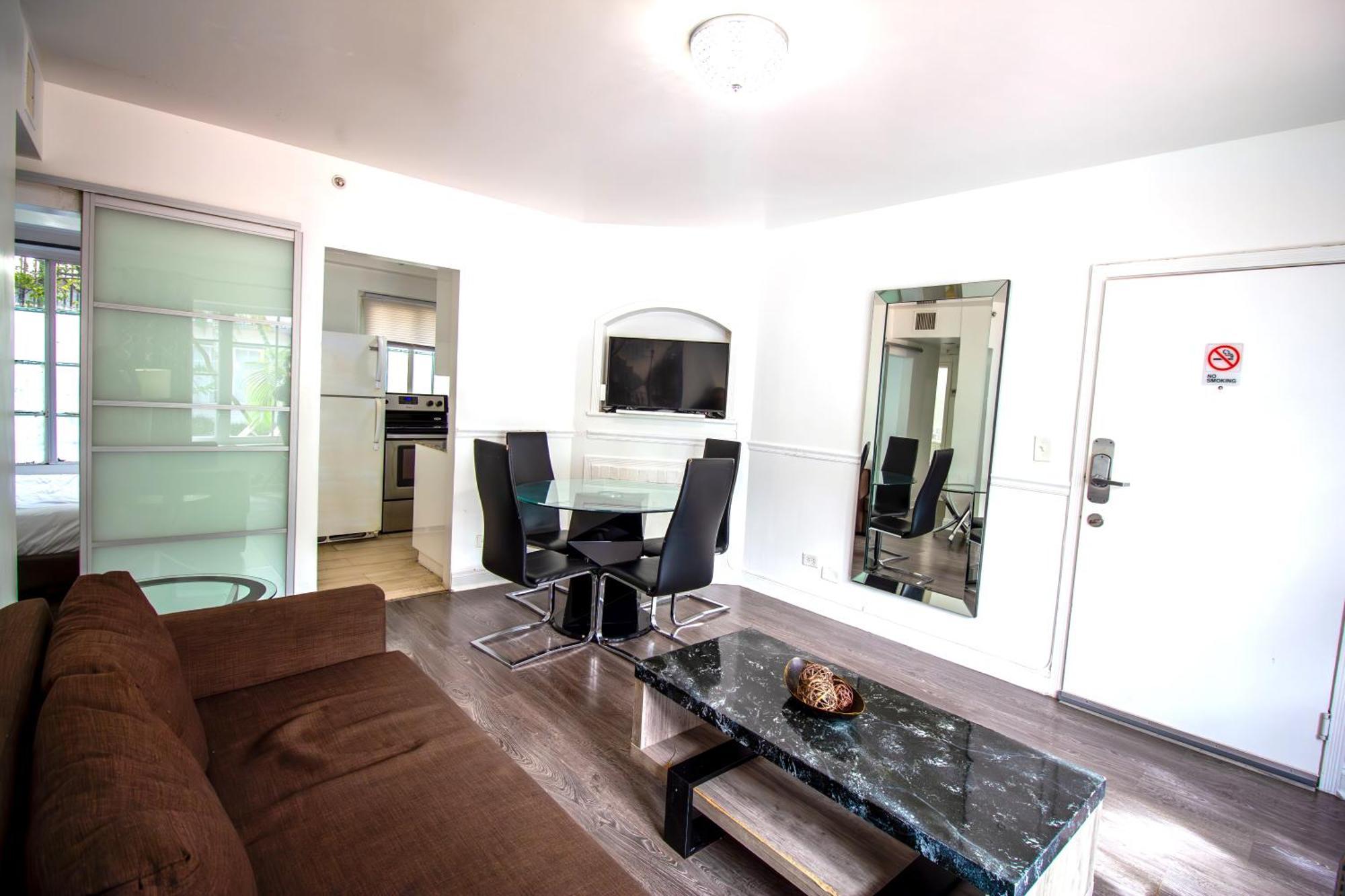 Courtyard Apartments Part Of The Oasis Casita Collection Miami Beach Exterior photo