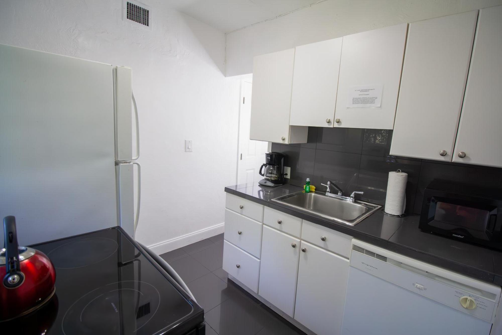 Courtyard Apartments Part Of The Oasis Casita Collection Miami Beach Exterior photo