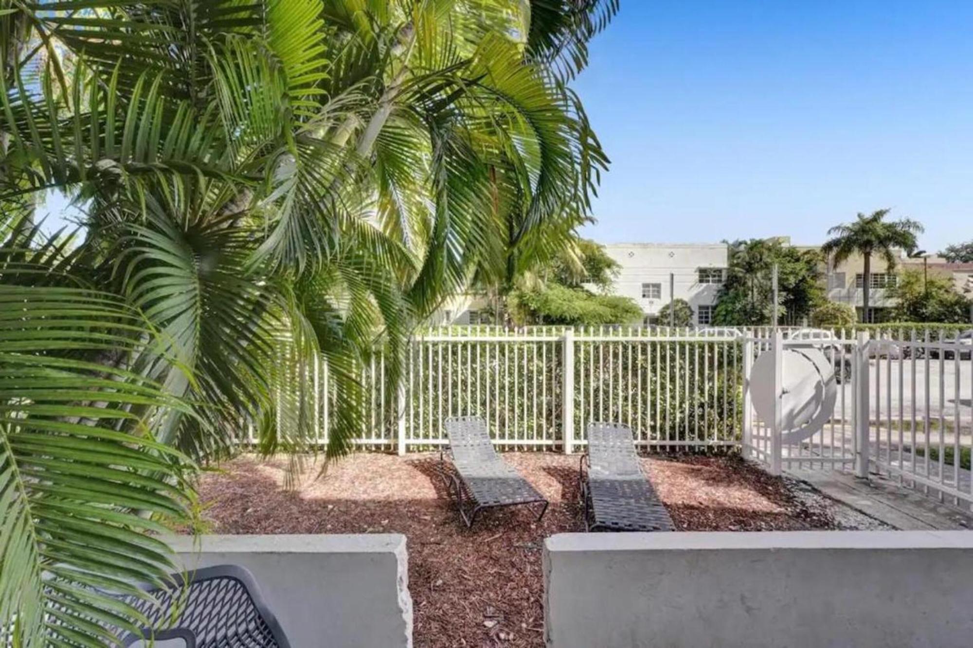 Courtyard Apartments Part Of The Oasis Casita Collection Miami Beach Exterior photo
